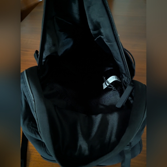 Lululemon Run All Day Backpack 13L Black Pre Owned Pack - Picture 4 of 5